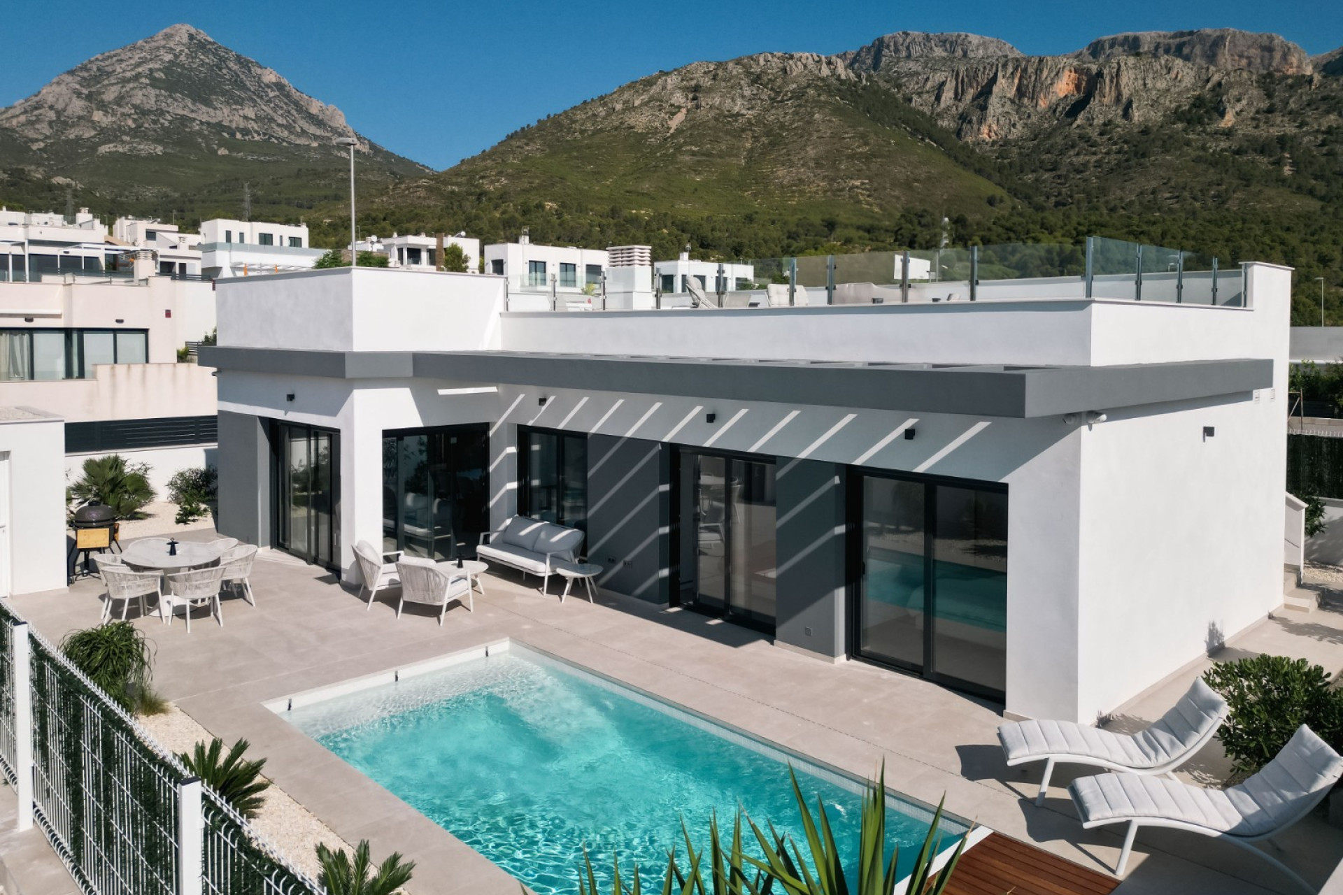 Obra nueva - Villa -
Polop