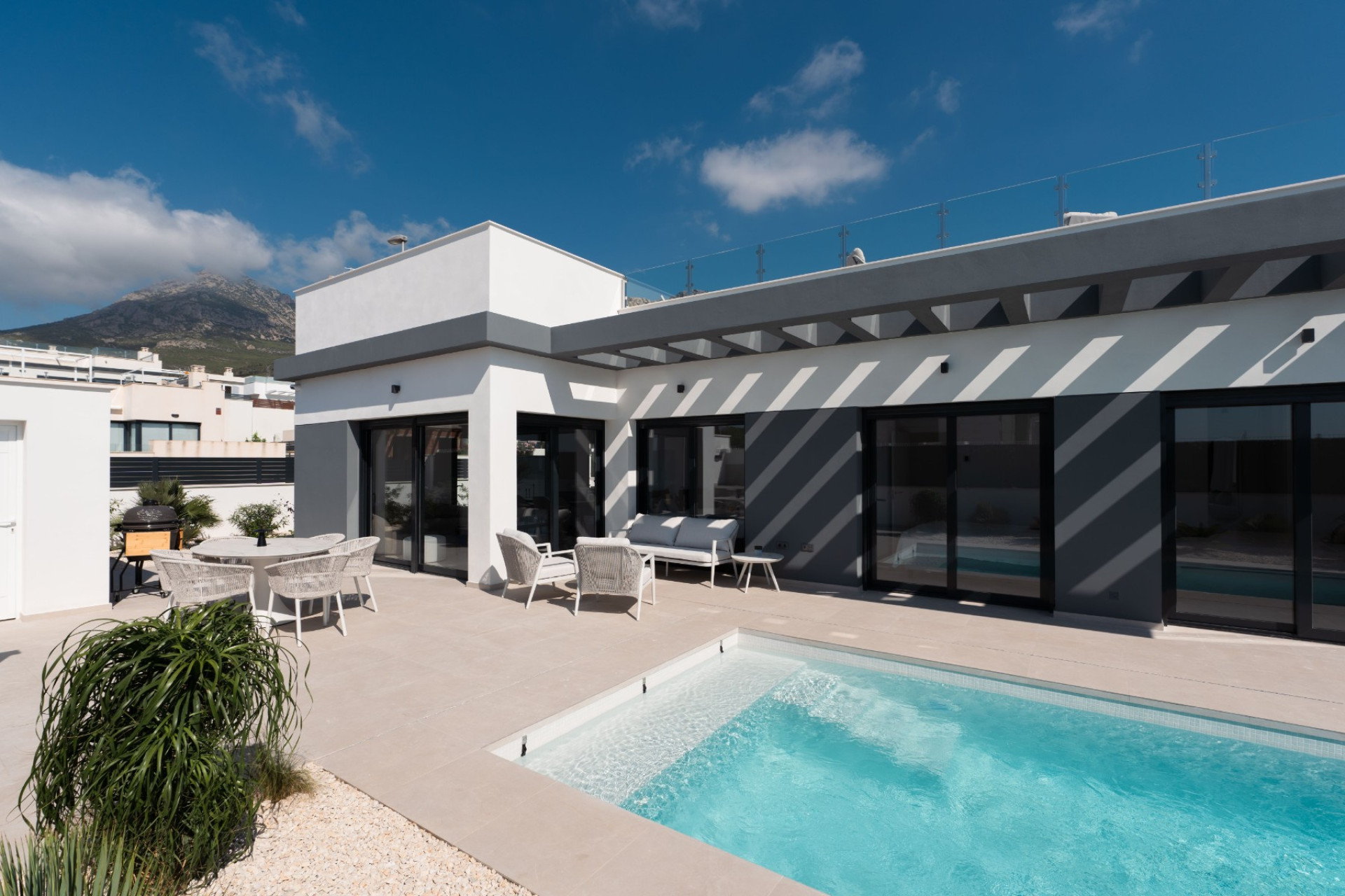 Obra nueva - Villa -
Polop